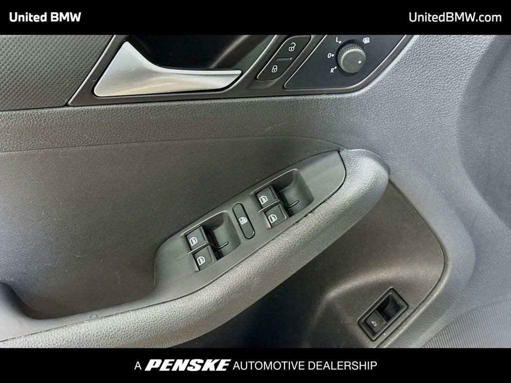 Thumbnail: 2014 Volkswagen Jetta - 3