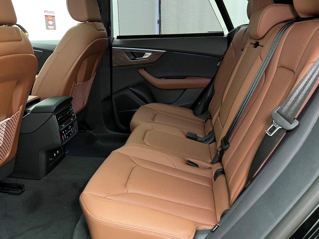 Thumbnail: 2026 Audi Q8 - 20