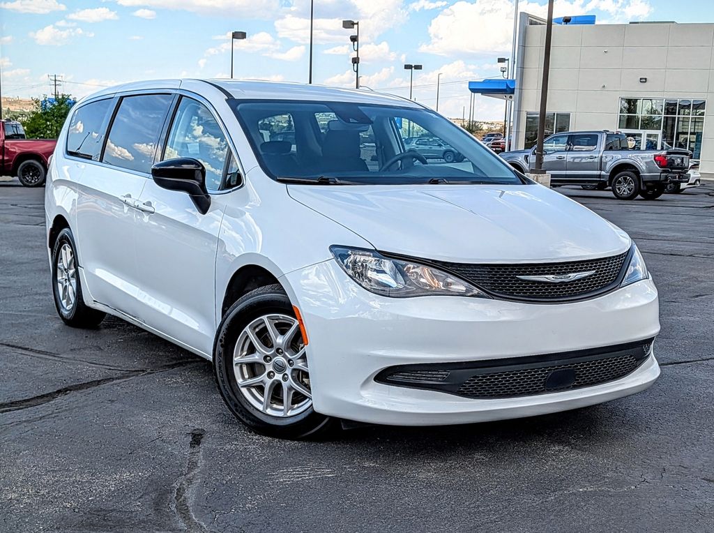 2024 Chrysler Voyager LX FWD