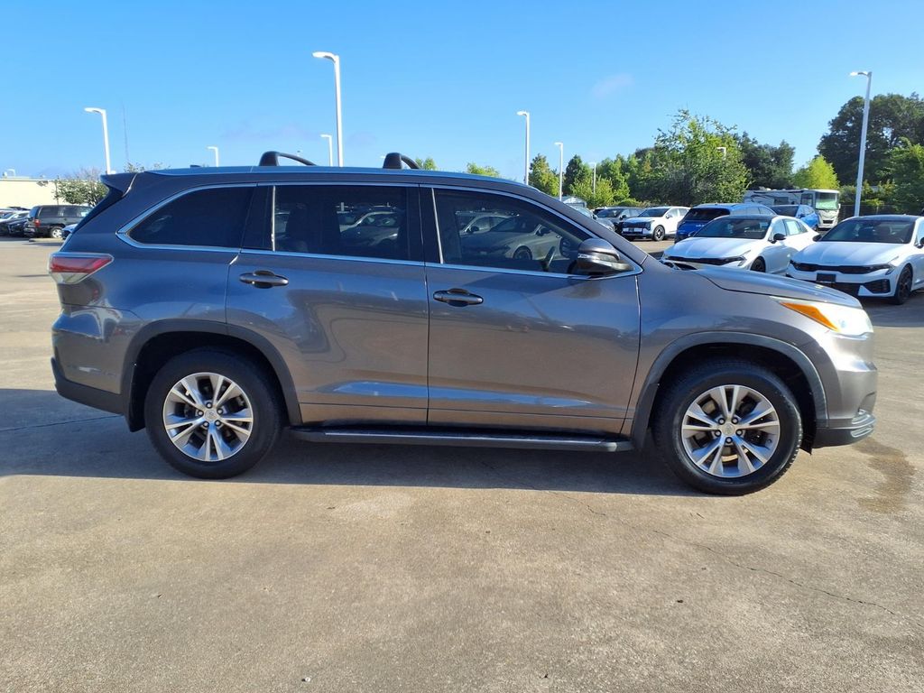2014 Toyota Highlander XLE V6 Gray at Texan Dodge Chrysler Jeep Ram
