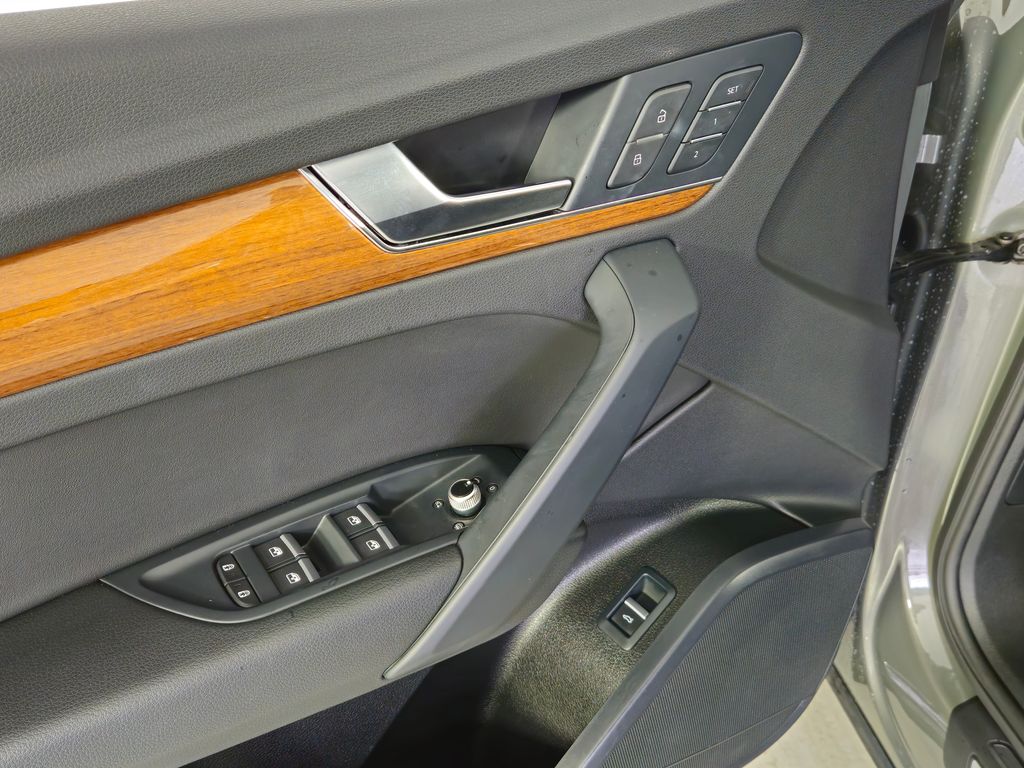 Thumbnail: 2023 Audi Q5 - 12