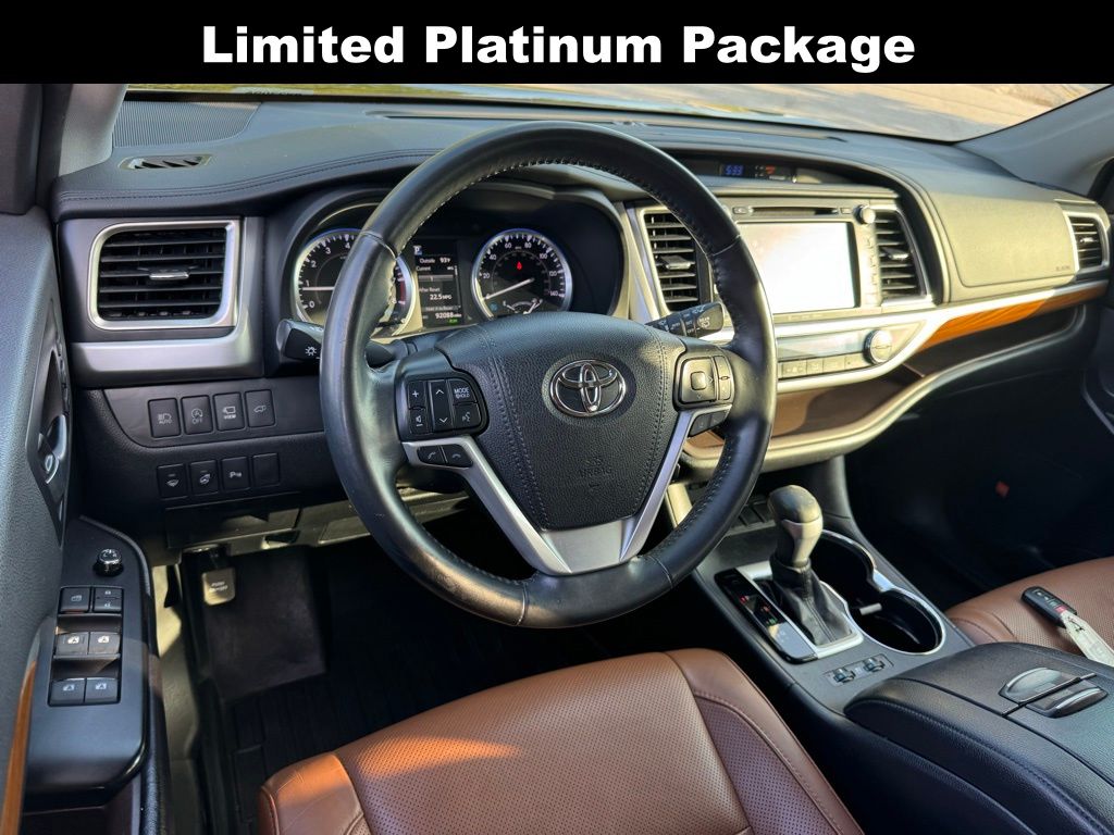 2019 Toyota Highlander Limited Platinum photo 3