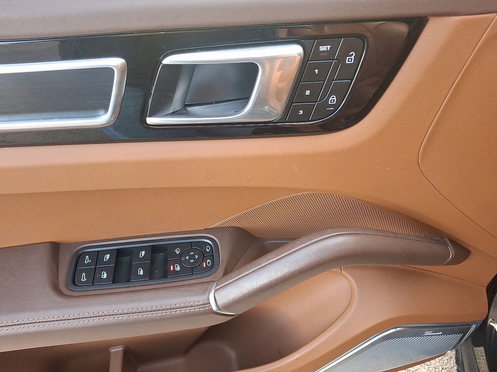 Thumbnail: 2023 Porsche Cayenne - 12