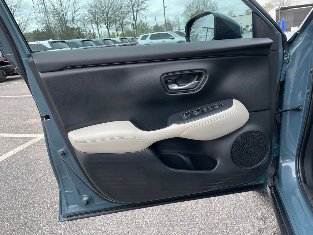 Thumbnail: 2025 Honda HR-V - 23