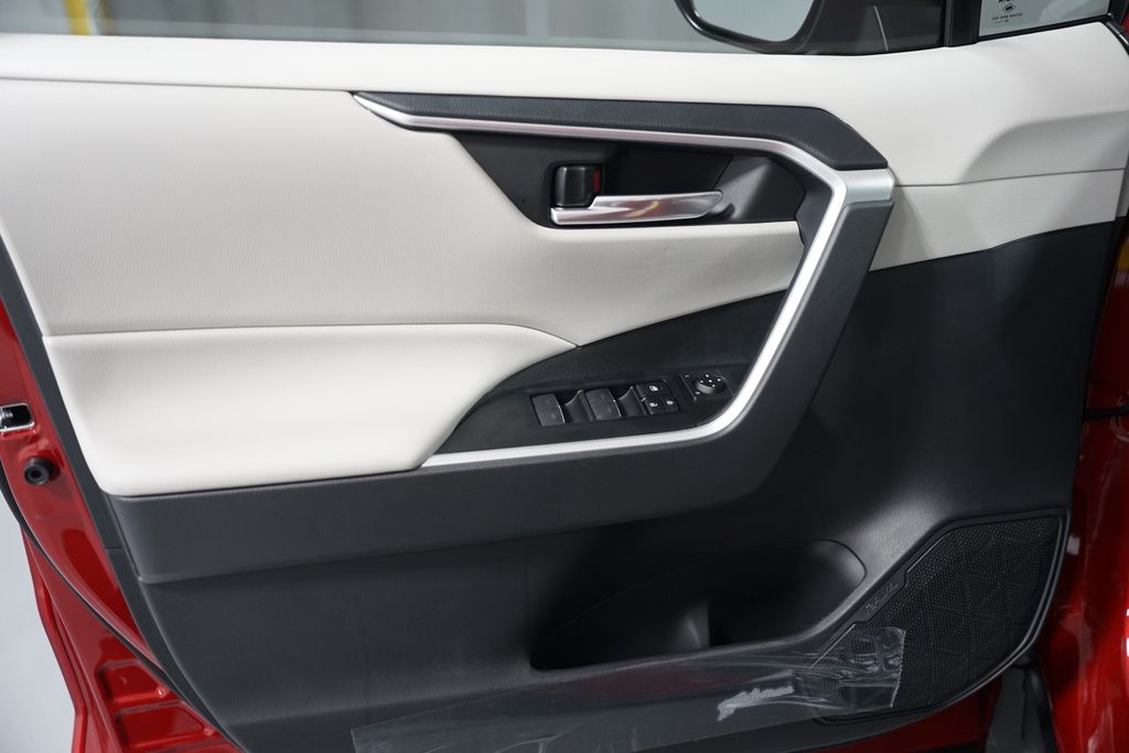 Thumbnail: 2025 Toyota RAV4 - 30