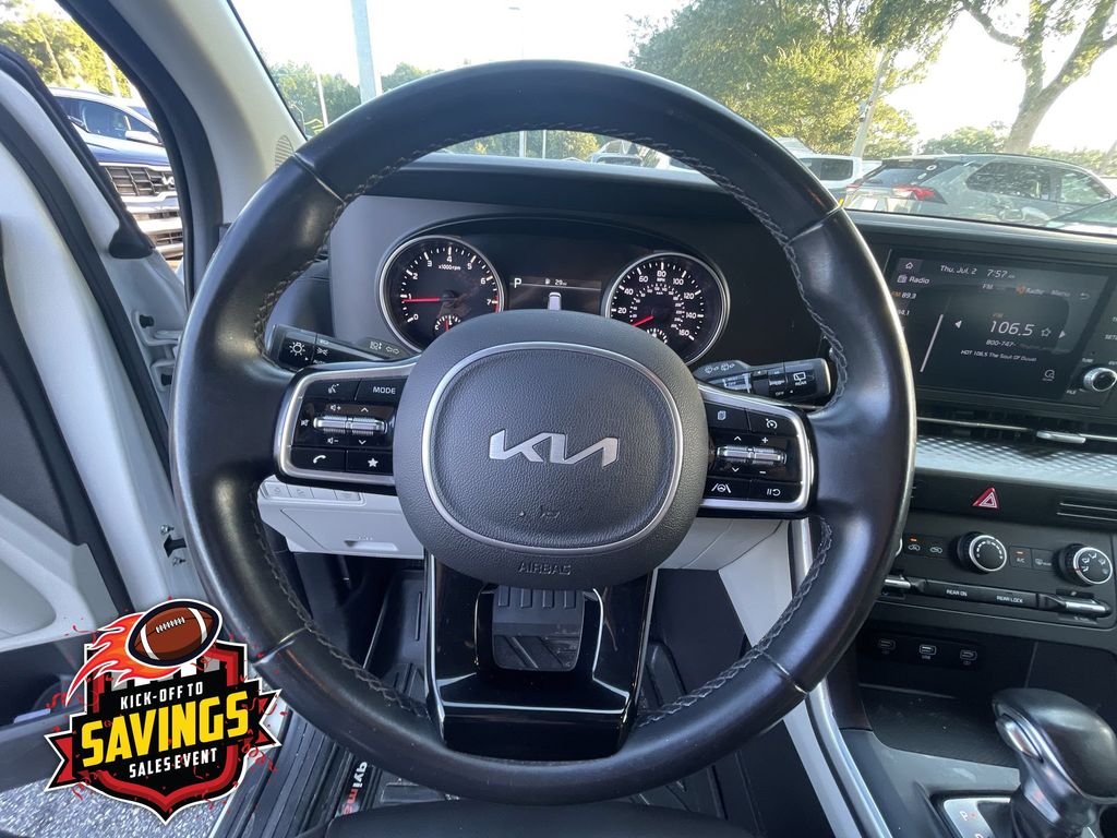 Used 2022 Kia Carnival Van