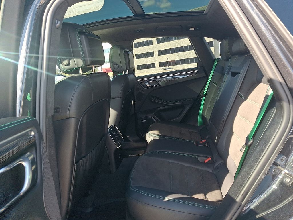 Thumbnail: 2022 Porsche Macan - 14