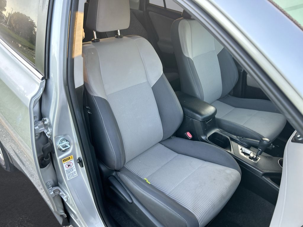 Thumbnail: 2015 Toyota RAV4 - 30