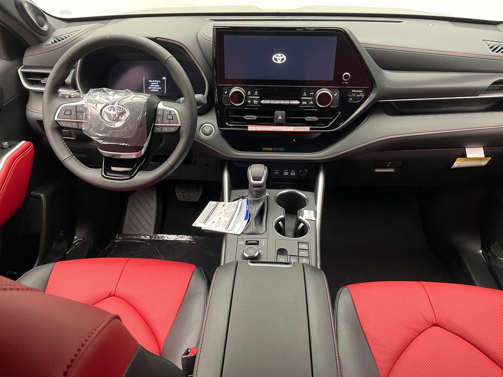 Thumbnail: 2025 Toyota Highlander - 19