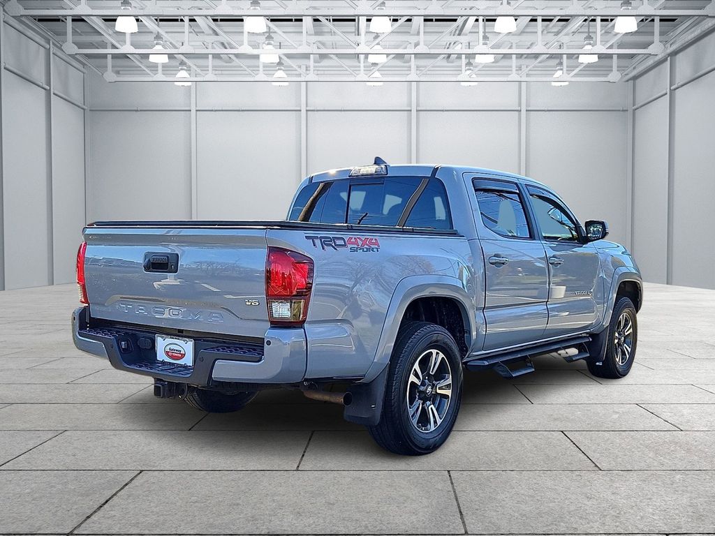 Thumbnail: 2018 Toyota Tacoma - 5