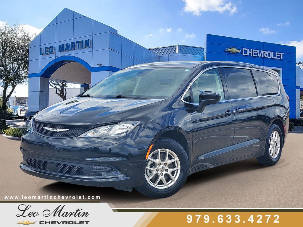 Diamond Black Crystal Pearlcoat 2024 Chrysler Voyager LX FWD Minivan Front-Wheel Drive 9-Speed Automatic