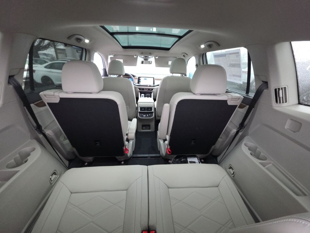 2026 Volkswagen Atlas 2.0T SE w/Technology White/off-white at Sutliff Volkswagen
