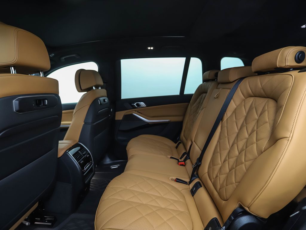 Thumbnail: 2026 BMW X7 - 22