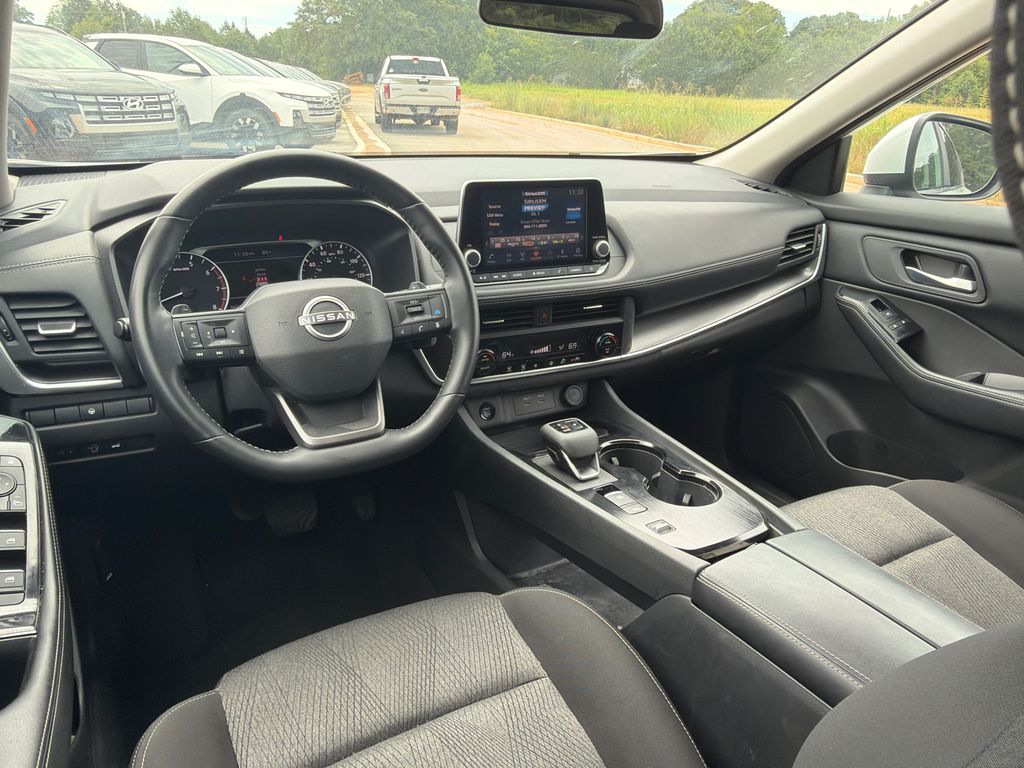 Used 2025 White Nissan SV image 22