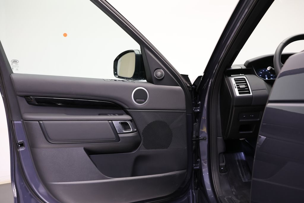 Thumbnail: 2025 Land Rover Discovery - 26