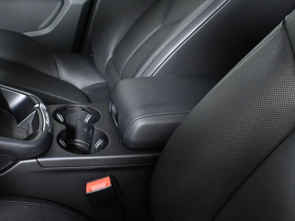 Thumbnail: 2025 Porsche Macan - 29