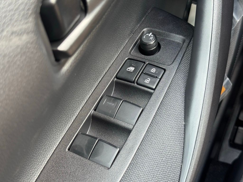 2025 Toyota Corolla LE photo 17