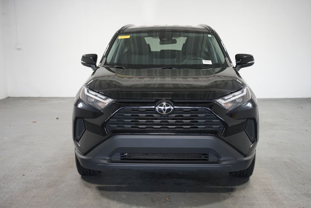 2023 Toyota RAV4 XLE 2