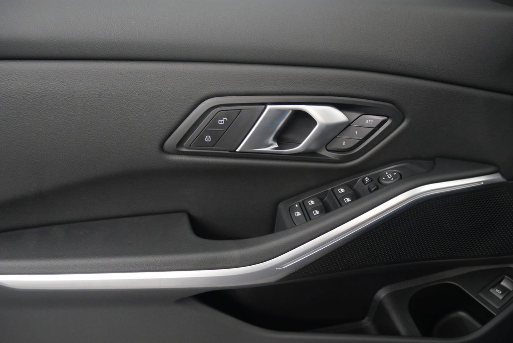2025 BMW 3 Series 330i 9