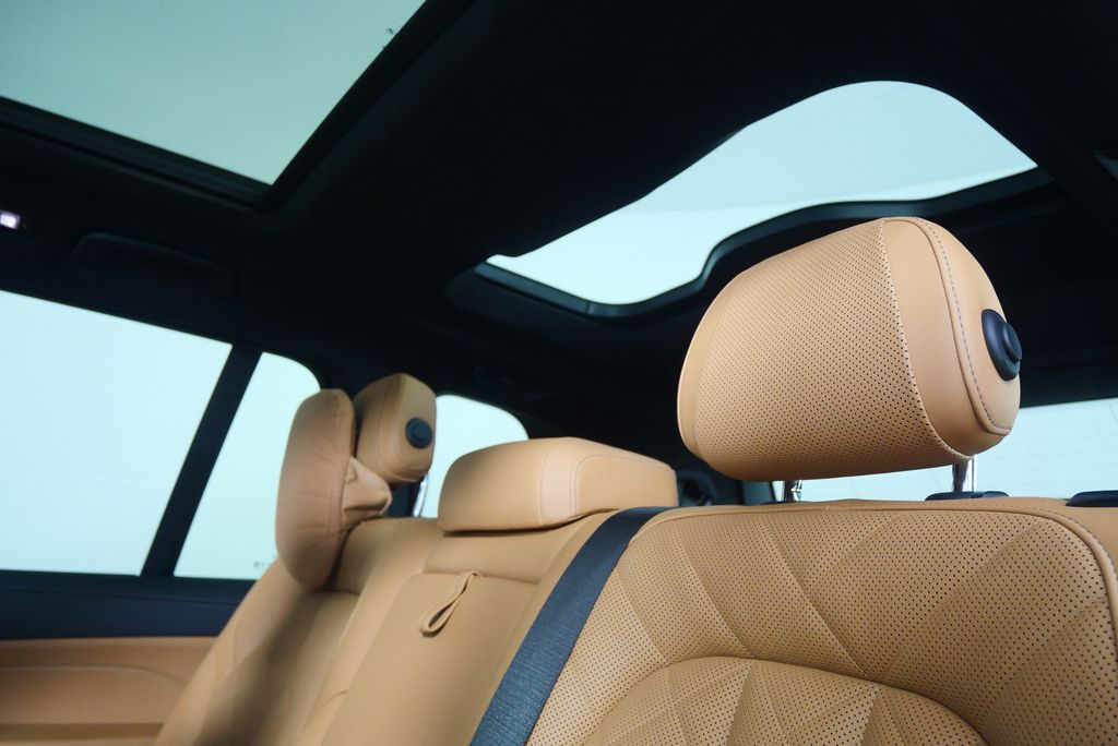 Thumbnail: 2024 BMW X7 - 15