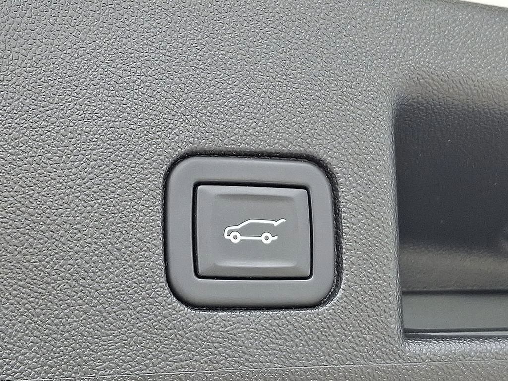 Thumbnail: 2023 Chevrolet Equinox - 31
