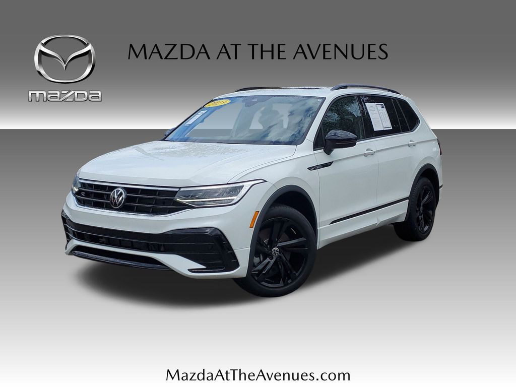 2023 Volkswagen Tiguan SE R-LINE BLACK's photo