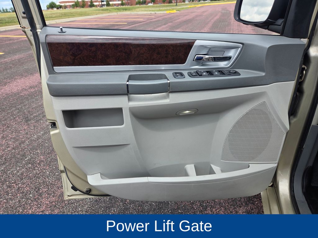 2010 Chrysler Town & Country Touring