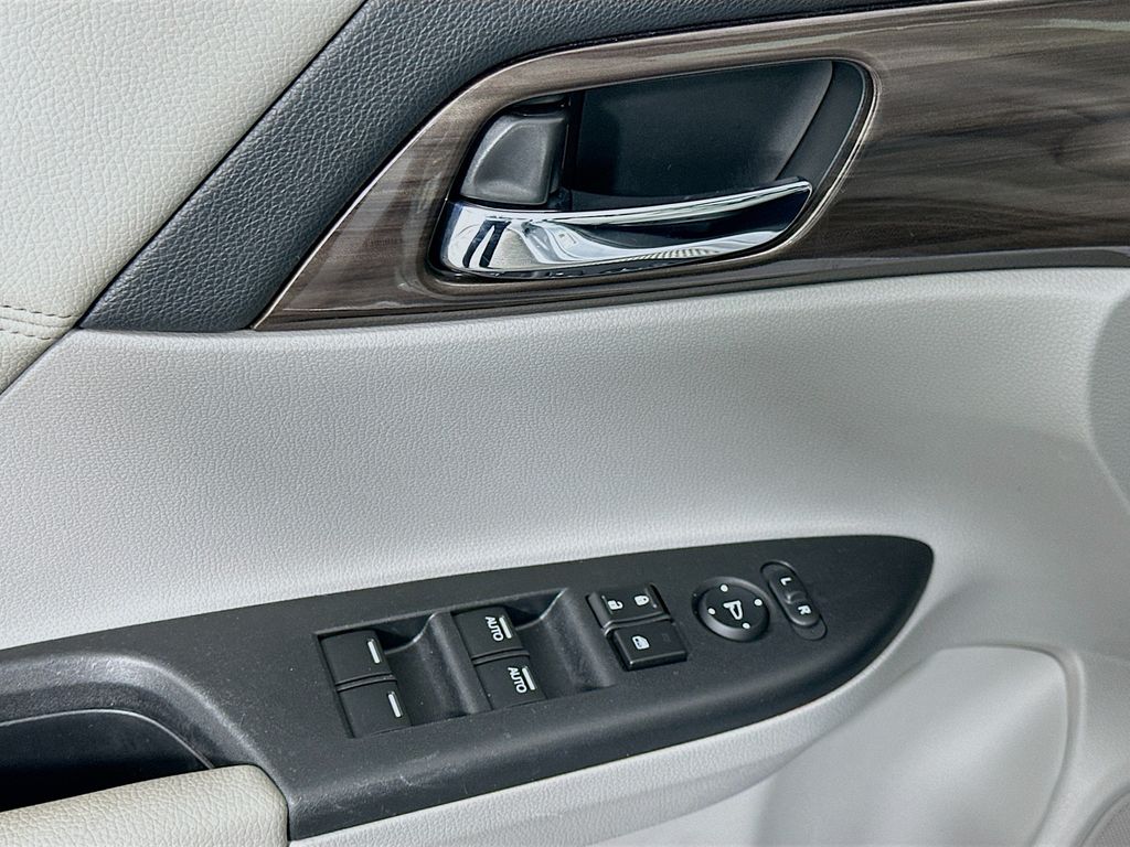 Thumbnail: 2016 Honda Accord - 17