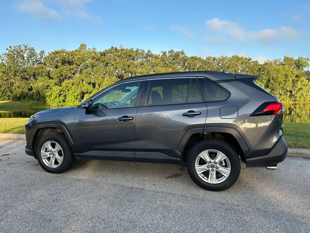 Thumbnail: 2021 Toyota RAV4 - 3
