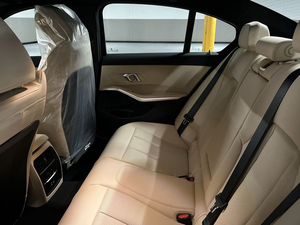 2025 BMW 3 Series 330i xDrive 23