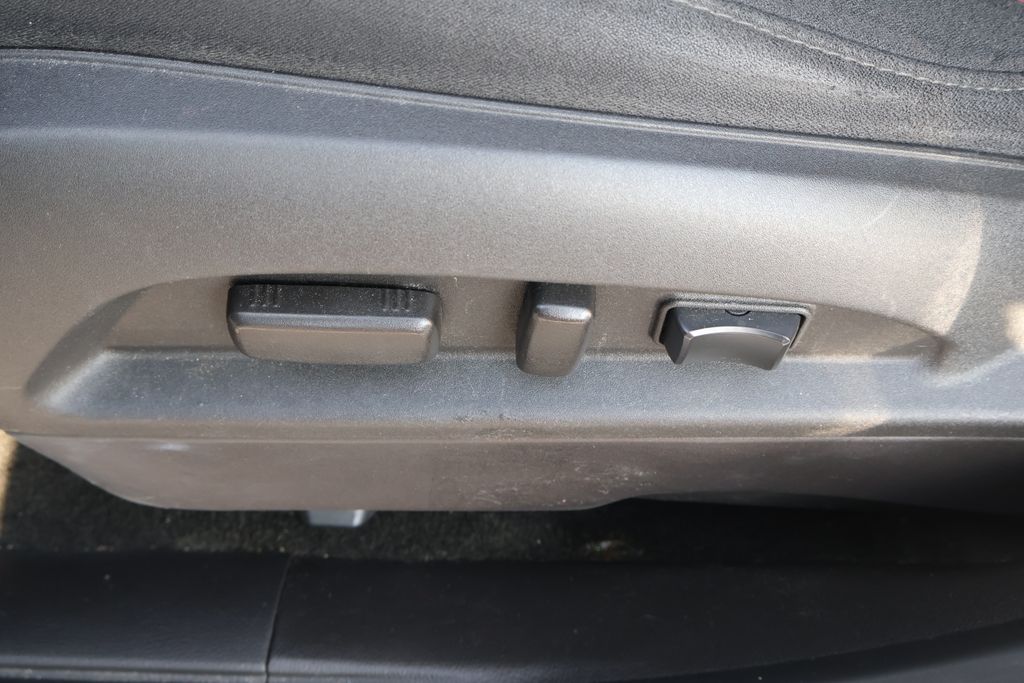 Thumbnail: 2012 Chevrolet Equinox - 15