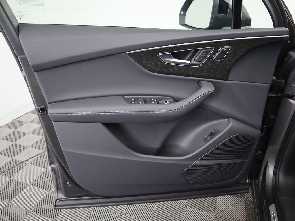 2025 Audi Q7  27
