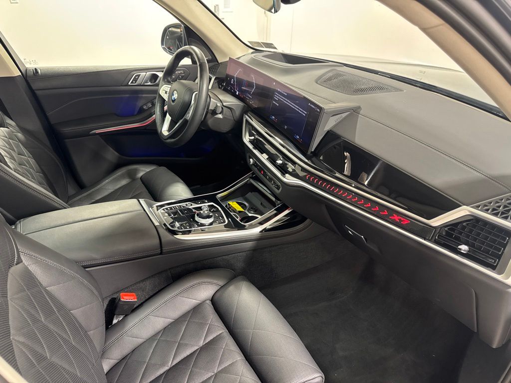 Used 2023  BMW xDrive40i image 28
