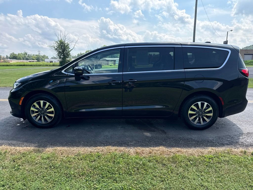 View vehicle photo 4