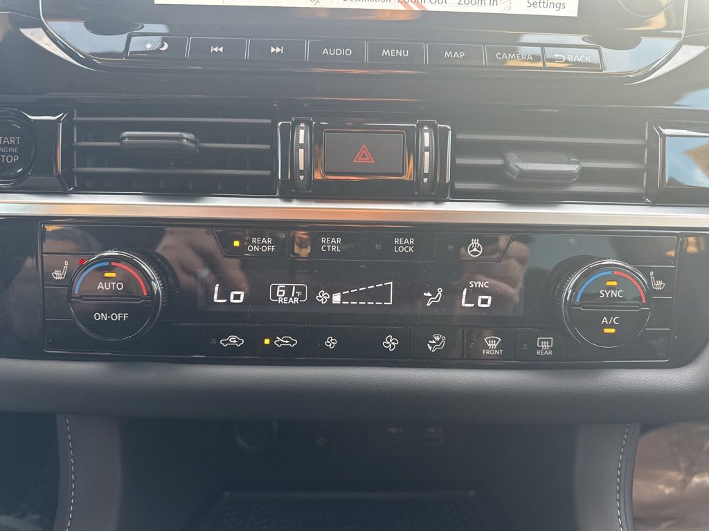 2025 Everest White Pearl Tricoat Nissan Pathfinder SL FWD SUV