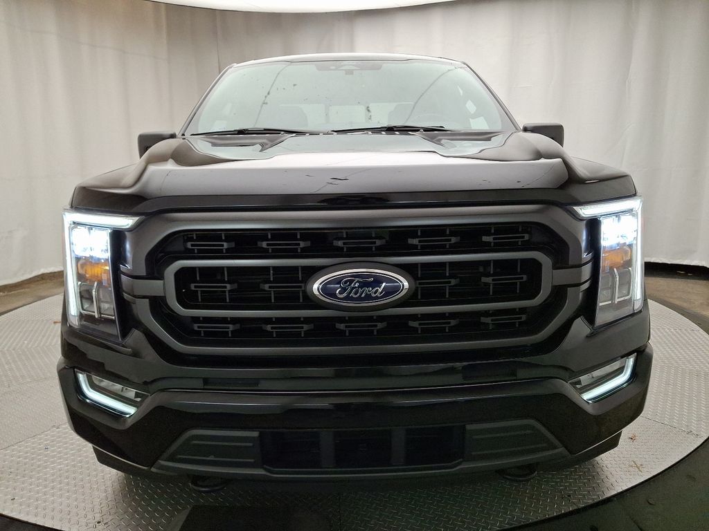 2022 Ford F-150 XLT 2