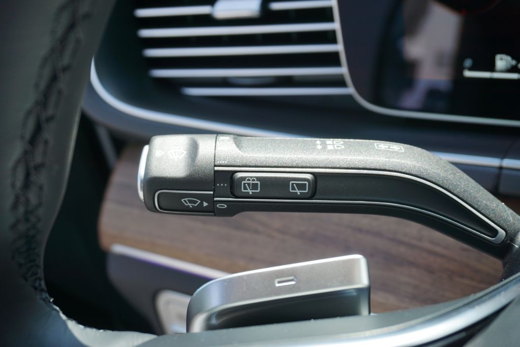 Thumbnail: 2026 Mercedes-Benz GLE - 30