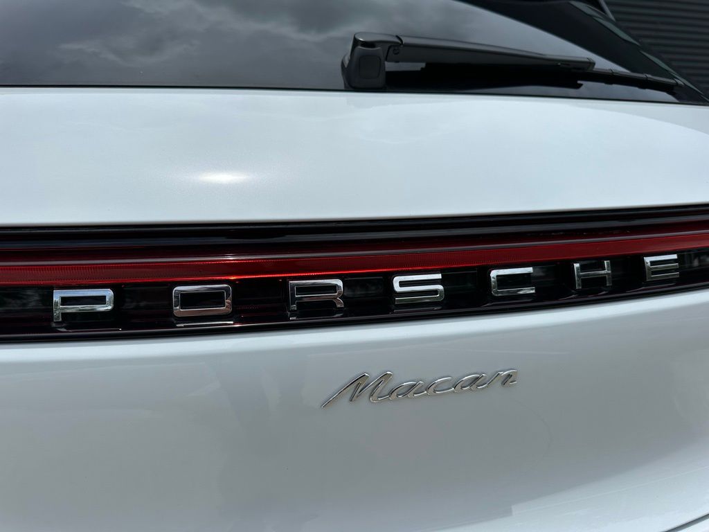 Thumbnail: 2025 Porsche Macan - 12