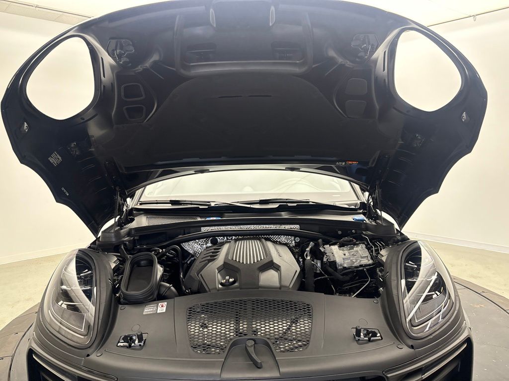 Thumbnail: 2026 Porsche Macan - 13