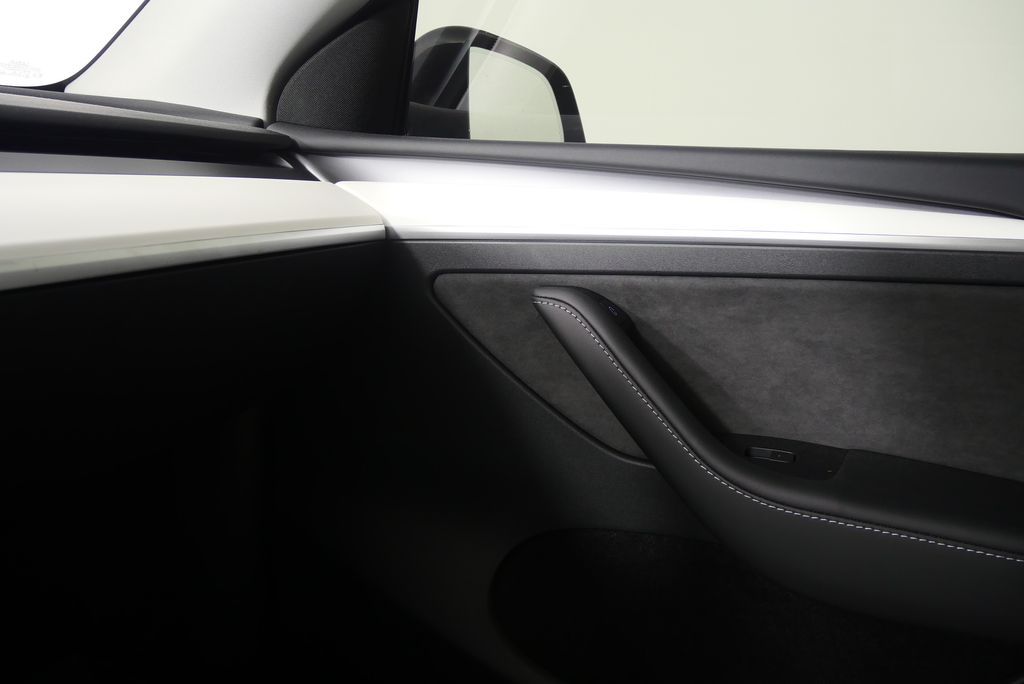 2024 Tesla Model Y Performance 26