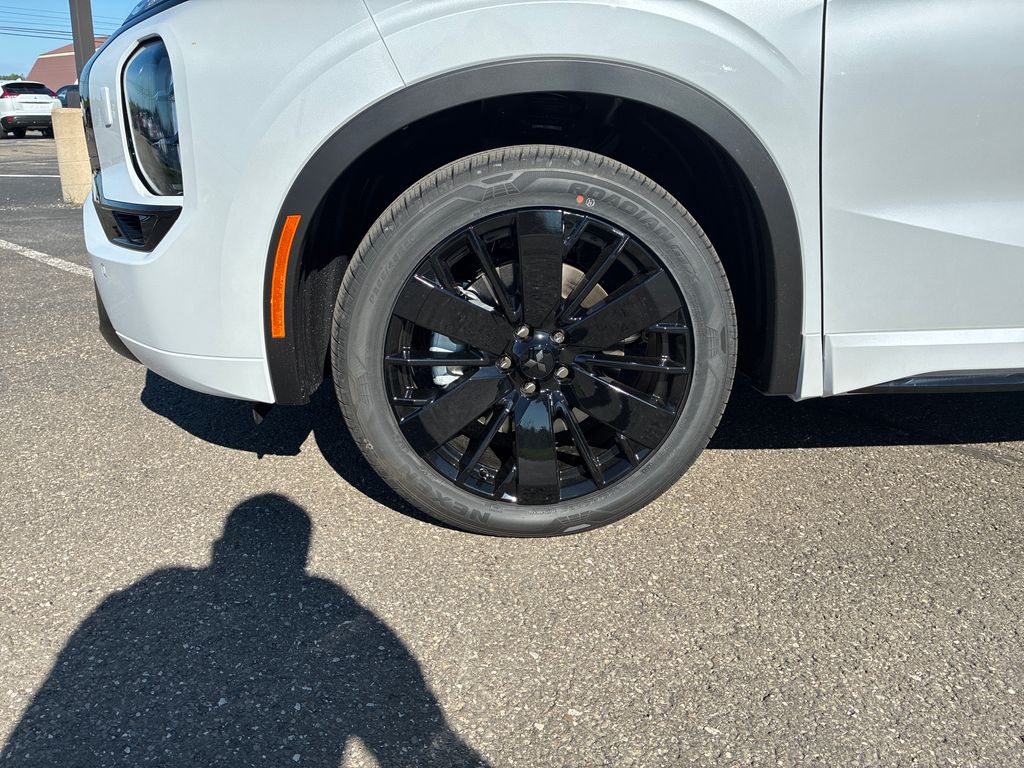 2026 Mitsubishi Outlander Black Edition White at Auto Express Mitsubishi