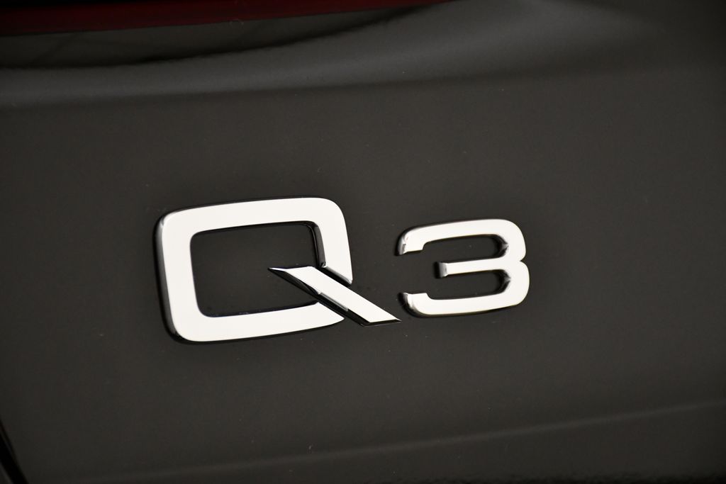 Thumbnail: 2025 Audi Q3 - 9