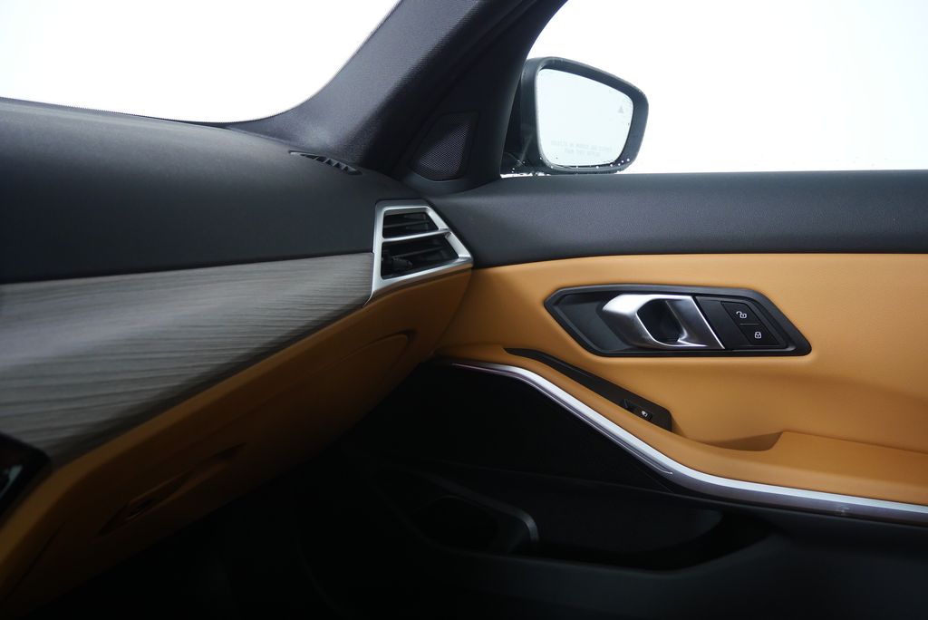 Thumbnail: 2025 BMW 3 Series - 31