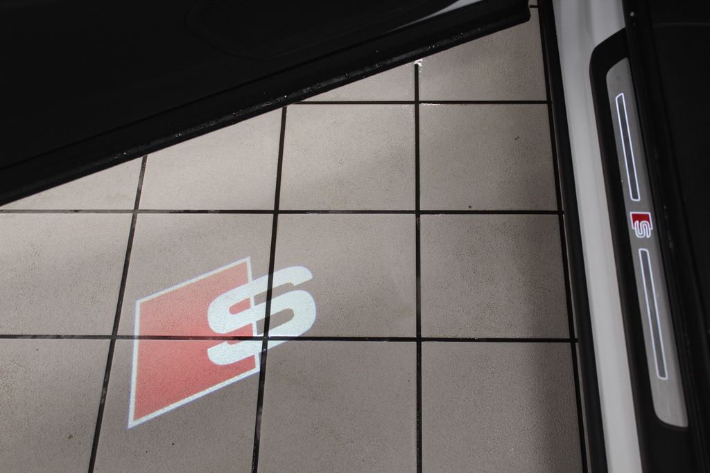 Thumbnail: 2026 Audi SQ7 - 15