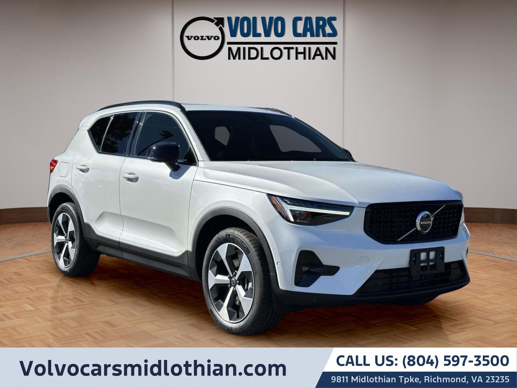 Crystal White 2026 Volvo XC40 SUV / Crossover Front-Wheel Drive Automatic