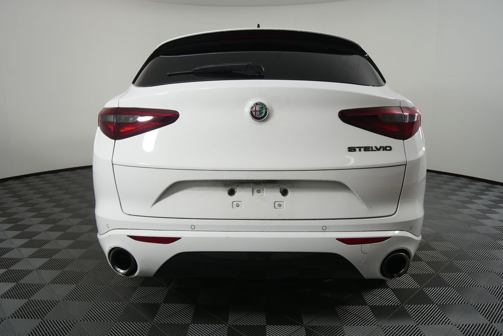 Thumbnail: 2021 Alfa Romeo Stelvio - 4