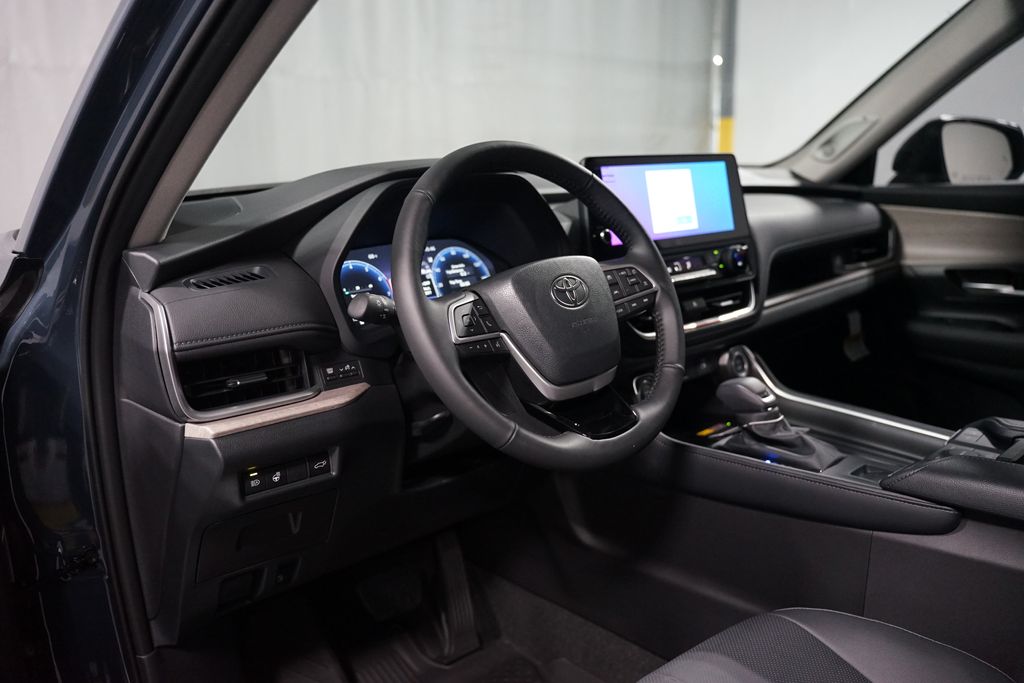Thumbnail: 2026 Toyota Grand Highlander - 10