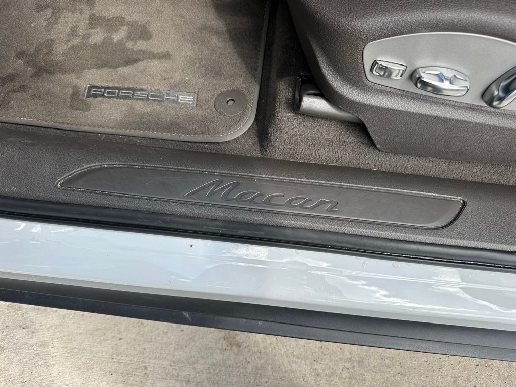 Thumbnail: 2023 Porsche Macan - 23