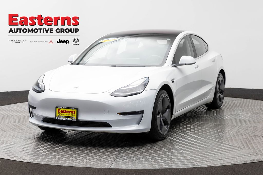 White 2018 Tesla Model 3 Sedan Rear-Wheel Drive 1-Speed Automatic