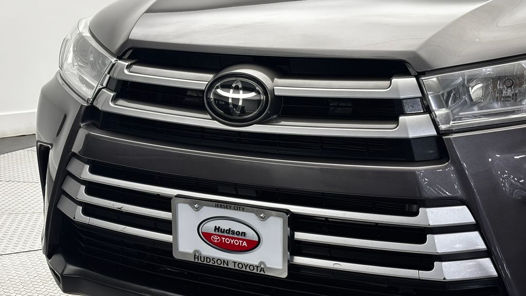 Thumbnail: 2018 Toyota Highlander - 2